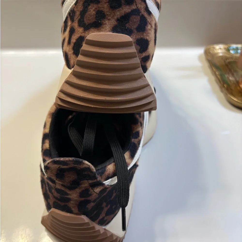 Dolce Vita Leopard Print Sneakers, size 10 - Picture 6 of 7